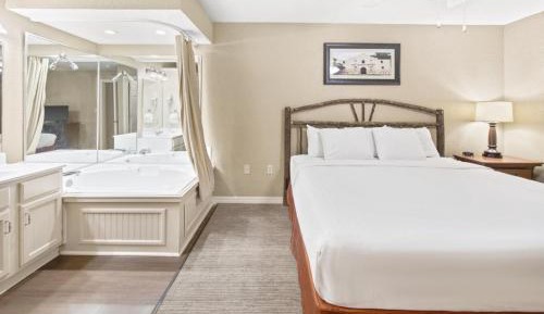 Two-Bedroom Villa Lodge with One King Bed and One Queen Bed