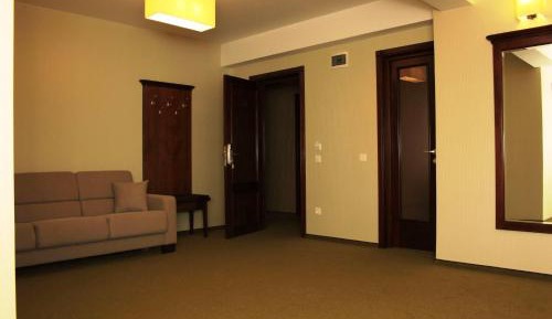 Deluxe One-Bedroom Suite