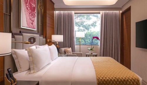 Executive Suite with One King Bed and Bay View - Club Lounge Access