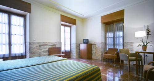 Family Room with Spa access