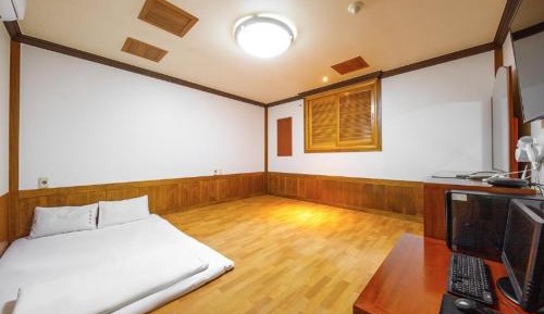 Korean style ondol room
