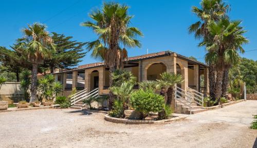Villa with Garden View