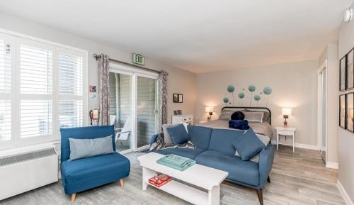 Studio with Balcony
