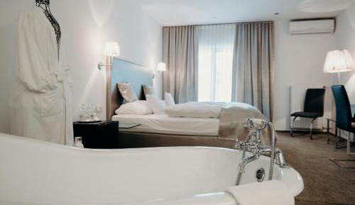 Deluxe Double Room with Bath