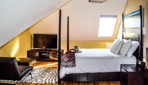 Standard Queen Room (# 12)