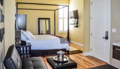 Deluxe Queen Room (# 7)
