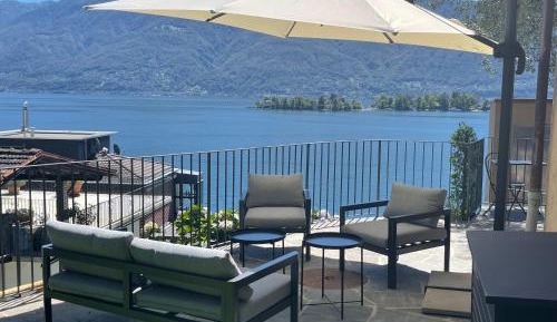 Two-Bedroom Apartment with Lake View