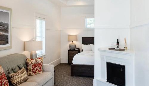 King Studio with Sofa Bed