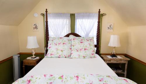 Queen Room with Garden View