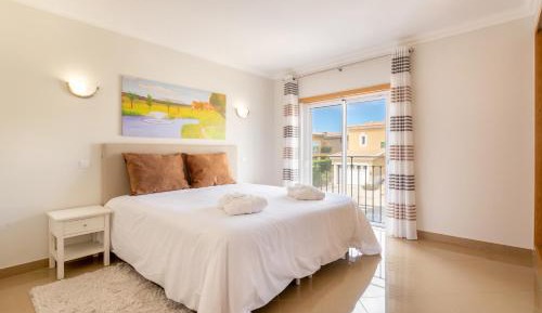 Three-Bedroom Premium Townhouse (Free Spa Included)