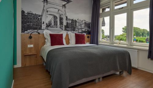 Deluxe Double or Twin Room with Balcony