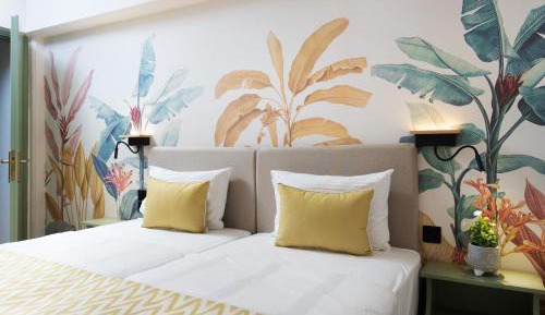 Double or Twin Room with Mountain View