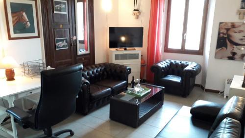 Studio with Sofa Bed