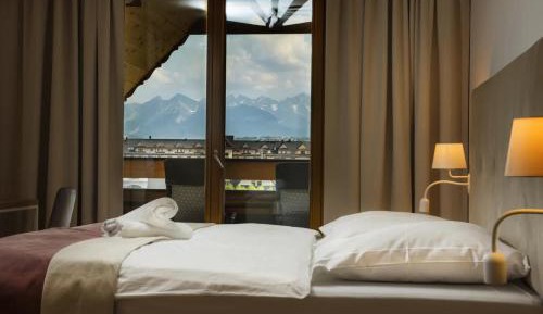 Apartment with Mountain View