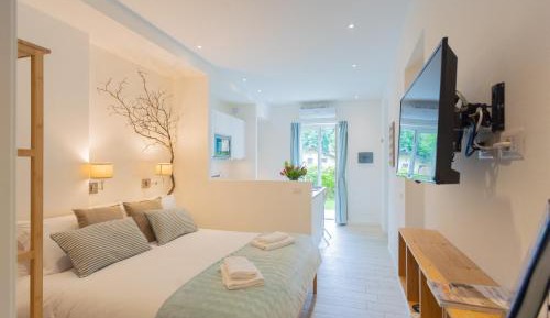 Apartment with Garden View