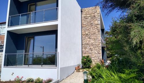 Apartment with Mountain View