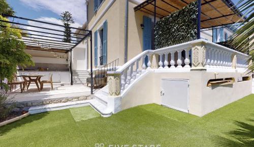 Apartment with Garden View