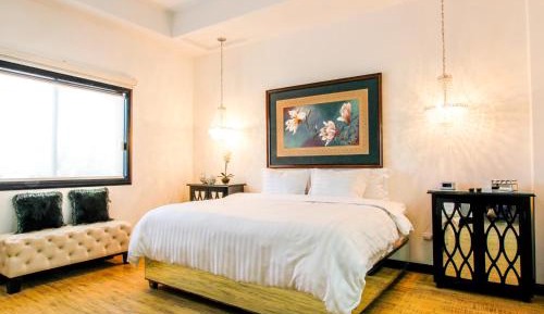 Deluxe King Suite
