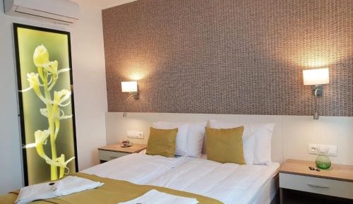 Deluxe Double Room with Shower