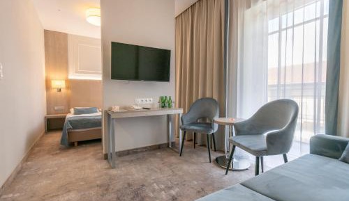 King Studio with Sofa Bed