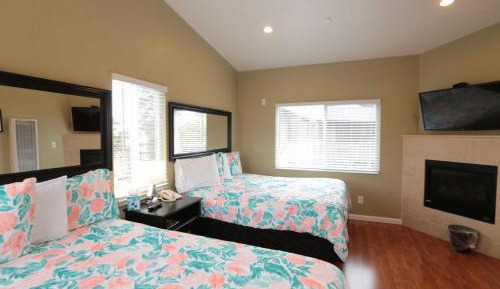 Deluxe Queen Room