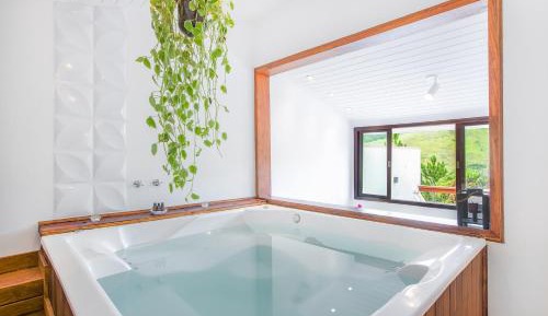 Deluxe Suite with Spa Bath