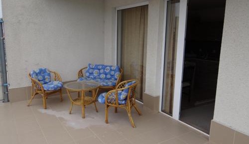 One-Bedroom Apartment with Balcony