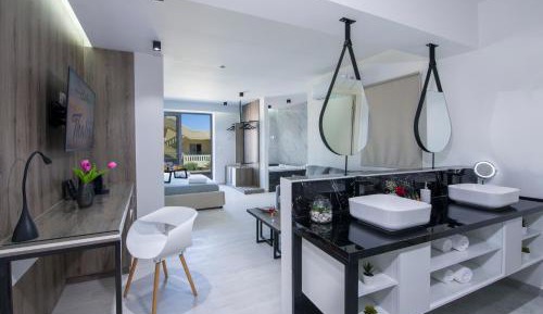 Thalia Deluxe Suite with Hot Tub Indoor Jacuzzi
