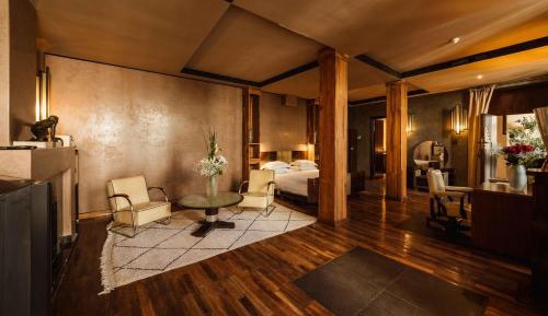 Deluxe Suite