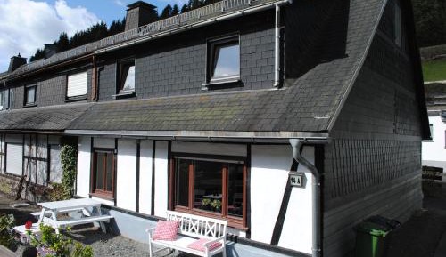 Four-Bedroom Holiday Home with Garden