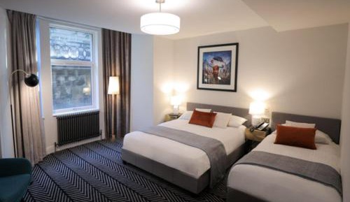 Deluxe Family Room