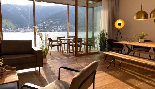 Deluxe Three-Bedroom Apartment with one Bathroom and Lake View 4.1
