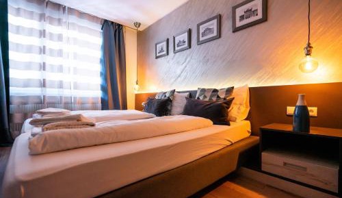 Deluxe Two-Bedroom Apartment with Whirlpool