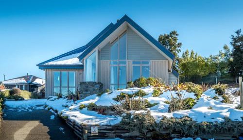Three-Bedroom Holiday Home 
