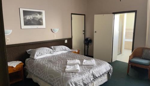 Deluxe Queen Room