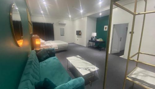 Deluxe King Studio