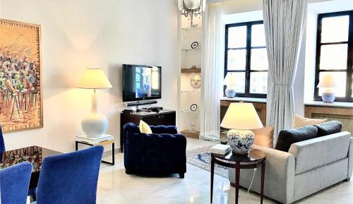 Luxury Deluxe Suite with Old Town Market Square view 