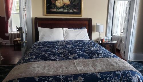 Deluxe Queen Room
