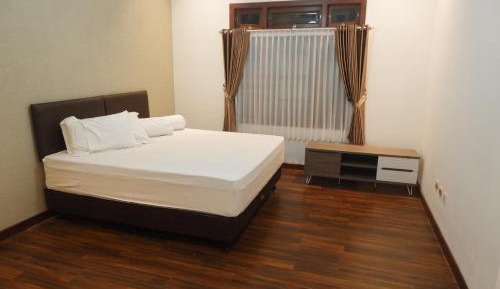 Deluxe Double Room (2 Adults + 1 Child)