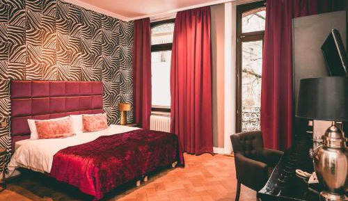 L Room