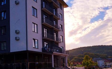 Apartment with Mountain View