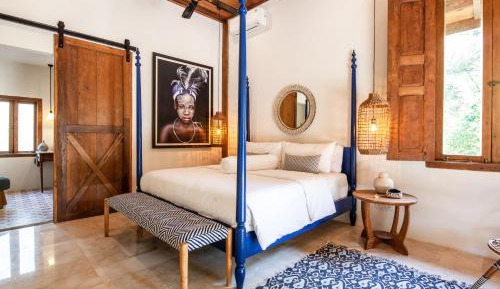 Sapphire Superior Suite