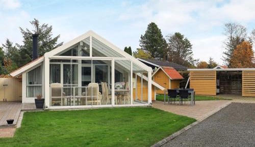 One-Bedroom Holiday Home