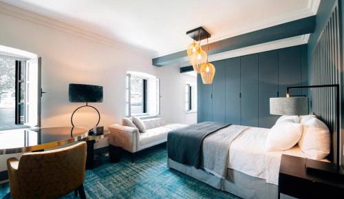 Deluxe King Suite