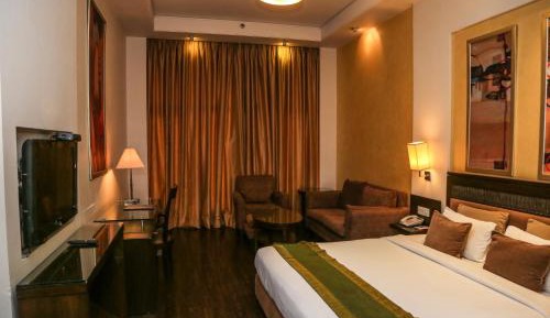Deluxe Queen Room