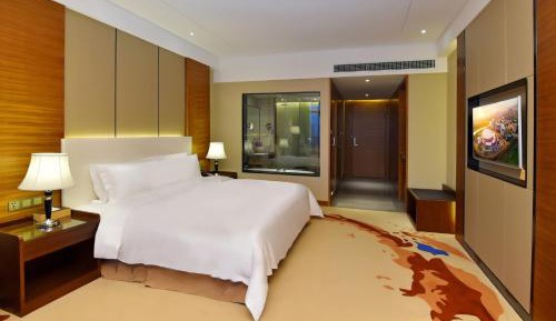 Deluxe Queen Room