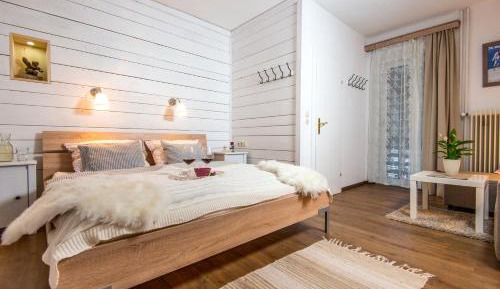 One-Bedroom Apartment with Balcony