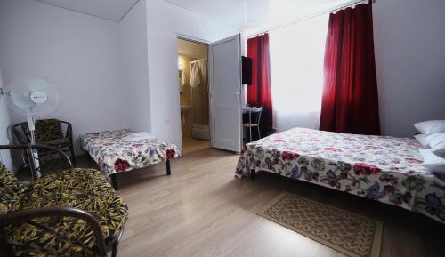 Family Room (3 Adults)
