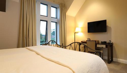 Double Room (1)