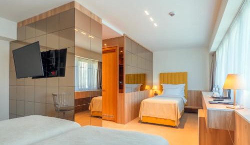 Triple Room with City View